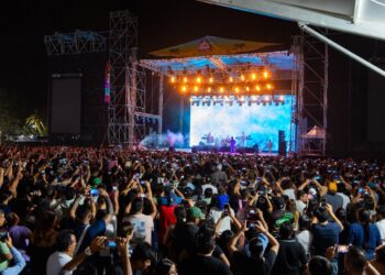 Grupo Mojado pone a cantar y bailar a más de 30 mil personas en la Feria del Carmen 2026