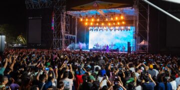 Grupo Mojado pone a cantar y bailar a más de 30 mil personas en la Feria del Carmen 2026