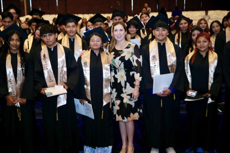 Atenea acompaña como Madrina de Generación a egresados del Colegio de Bachilleres Plantel Ciudad Mujeres