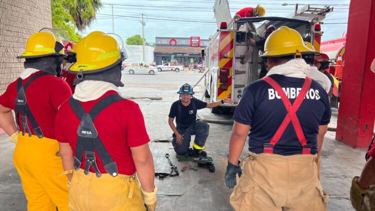 Estefanía Mercado consolida al Cuerpo de Bomberos de Playa del Carmen como referente en capacitación