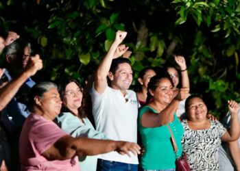 Renán Sánchez refrenda cercanía con familias de Cozumel: más del 80% de gestiones han sido solucionadas