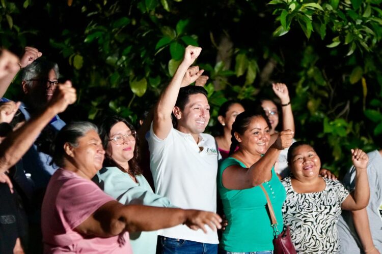 Renán Sánchez refrenda cercanía con familias de Cozumel: más del 80% de gestiones han sido solucionadas