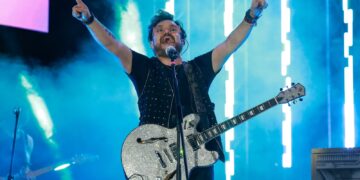 En una noche llena de música pop, Aleks Syntek hace vibrar a miles de personas en la Feria del Carmen 2026