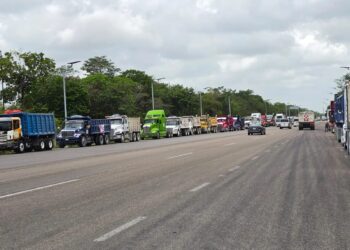 Transportistas amagan con caravana por la carretera 307 pero llegan a acuerdo