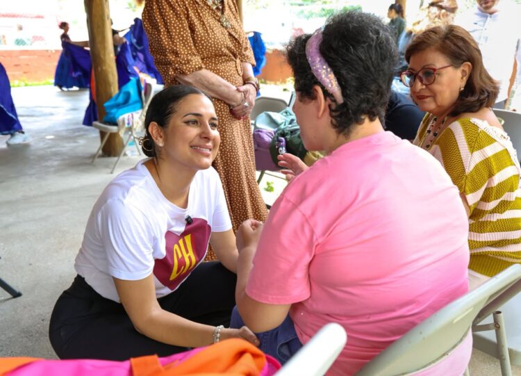 Estefanía Mercado reafirma su compromiso con las personas de la tercera edad en Playa del Carmen