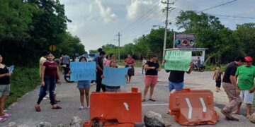 Bloquean habitantes de Nuevo Durango carretera a Cobá