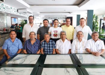 Estefanía Mercado fortalece la memoria histórica de Playa del Carmen junto a exdelegados
