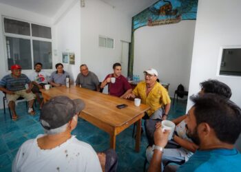 Gino Segura fortalece la organización territorial de Morena con recorridos y asamblea informativa en Lázaro Cárdenas