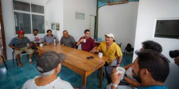 Gino Segura fortalece la organización territorial de Morena con recorridos y asamblea informativa en Lázaro Cárdenas