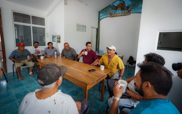 Gino Segura fortalece la organización territorial de Morena con recorridos y asamblea informativa en Lázaro Cárdenas