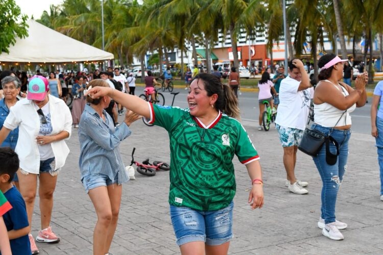 Disfrutan familias de exitosa doble jornada de “Paseo Cancunense”