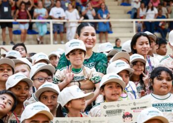 Estefanía Mercado inaugura el curso de verano Baaxlo’ob Paalalo’ob “Deportilandia 2026” en Playa del Carmen