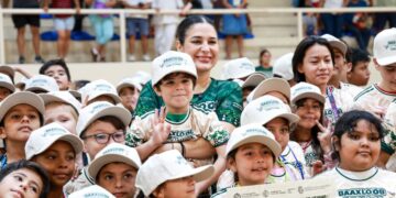 Estefanía Mercado inaugura el curso de verano Baaxlo’ob Paalalo’ob “Deportilandia 2026” en Playa del Carmen