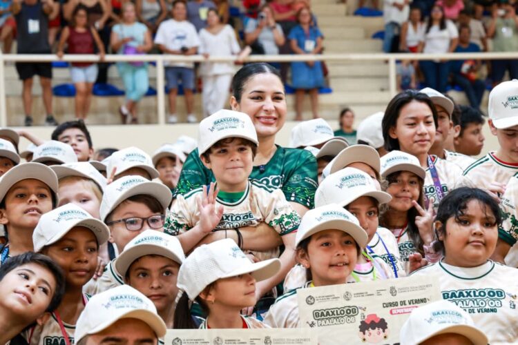 Estefanía Mercado inaugura el curso de verano Baaxlo’ob Paalalo’ob “Deportilandia 2026” en Playa del Carmen
