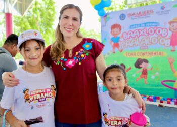 Atenea Gómez acompaña a pequeñines de Zona Continental en el curso “Ba’axlo’ob Paalalo’ob”