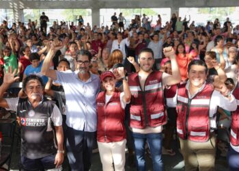 Ana Paty Peralta y Gino Segura recorren la SM 227 en Cancún