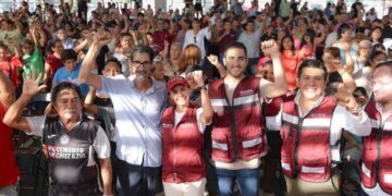 Ana Paty Peralta y Gino Segura recorren la SM 227 en Cancún 