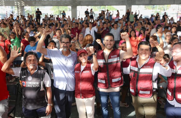 Ana Paty Peralta y Gino Segura recorren la SM 227 en Cancún 