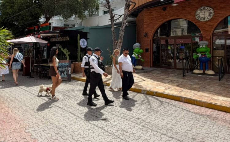 Denuncian turistas españoles presunta estafa en joyería de la Quinta Avenida