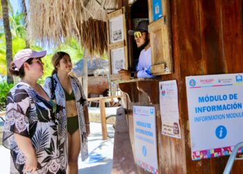 Gobierno de Isla Mujeres refuerza atención turística con módulos de información en Playa Norte y Playa Centro