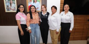 Firma Blanca Merari convenio de colaboración con “Equinos Contigo”