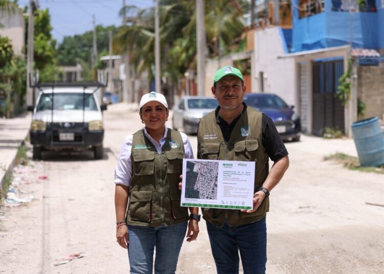 Verifica Blanca Merari preparativos para la construcción de un tramo más de la calle Propela en Puerto Morelos