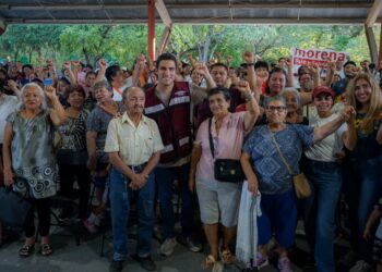 Gino Segura refrenda la unidad de Morena con recorrido y Asamblea Informativa en Cancún