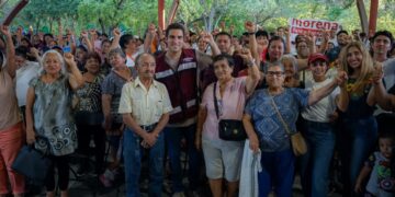 Gino Segura refrenda la unidad de Morena con recorrido y Asamblea Informativa en Cancún
