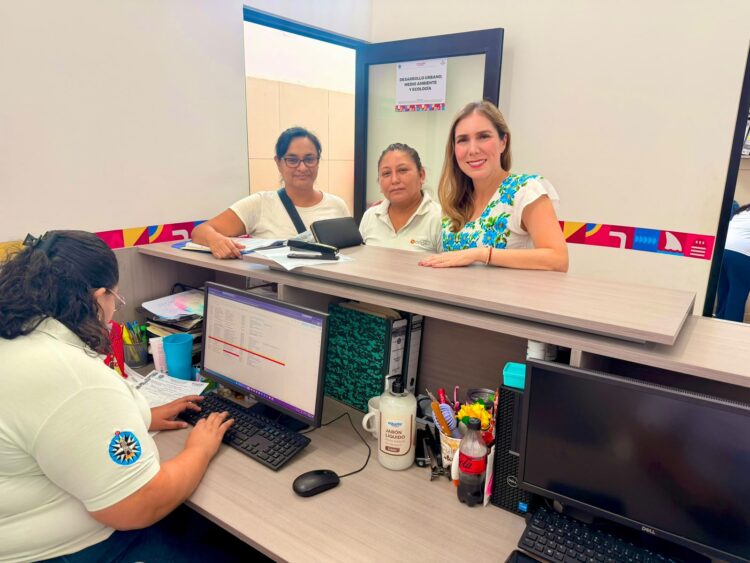 Atenea Gómez Ricalde supervisa la atención que se brinda en las Oficinas de Gobierno de Zona Continental