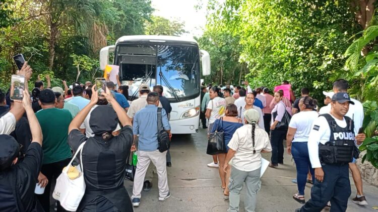 Estalla protesta en Mayakobá por descuentos a ingresos de trabajadores
