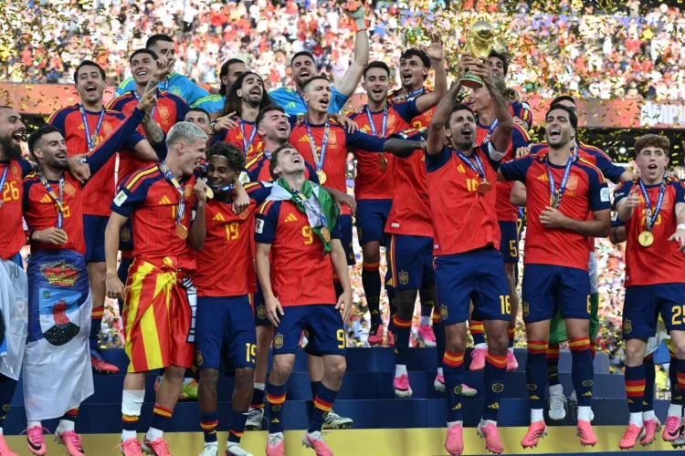 España aplasta el sueño de Argentina y vuelve a reinar el Mundial al ganar 1-0