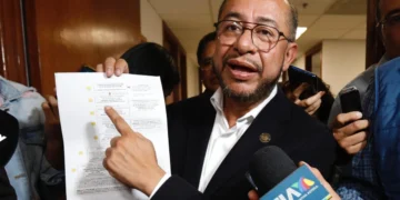Hugo Eric Flores niega “dobletear” tras asumir dirigencia de Paz y seguir como diputado de Morena