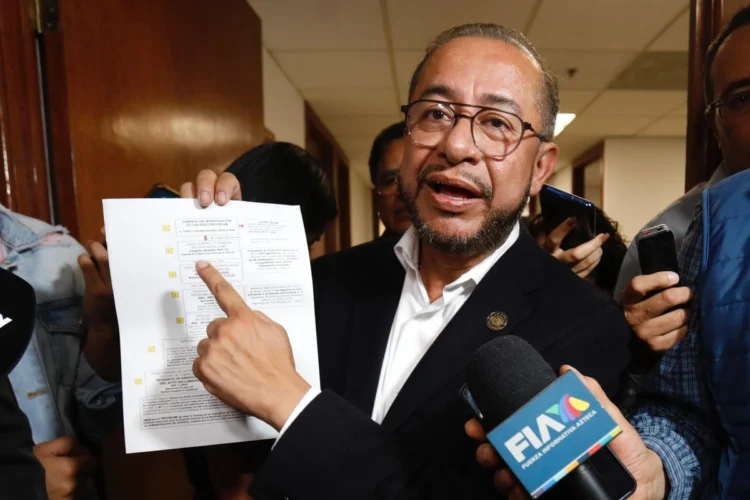 Hugo Eric Flores niega “dobletear” tras asumir dirigencia de Paz y seguir como diputado de Morena