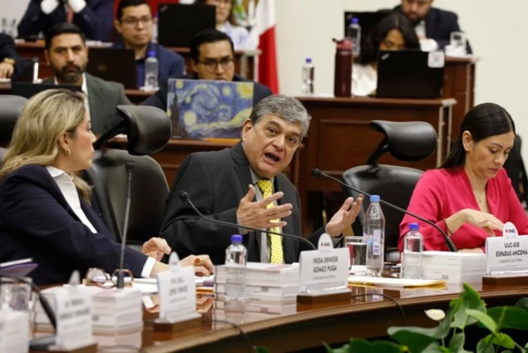 Propone consejero Uuc-Kib Espadas dos boletas para elegir diputados federales en 2027