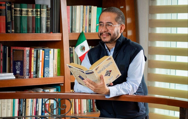 A puerta cerrada; Hugo Eric Flores asume liderazgo de su nuevo partido político PAZ