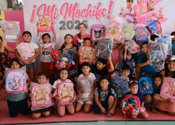 Atenea Gómez Ricalde entrega más de cuatro mil mochilas escolares
