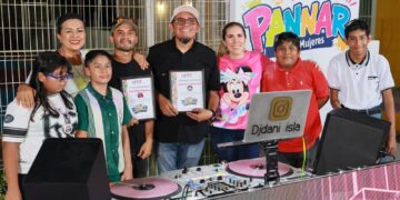 Atenea Gómez acompaña a juventudes isleñas en la Carrera de Colores
