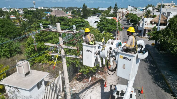 Atenea Gómez fortalece coordinación con CFE para mejorar infraestructura eléctrica de Isla Mujeres