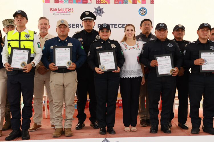 Atenea Gómez multiplica la inversión policial y entrega 500 uniformes
