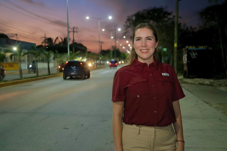 Atenea Gómez transforma la avenida Rancho Viejo con nuevo alumbrado público