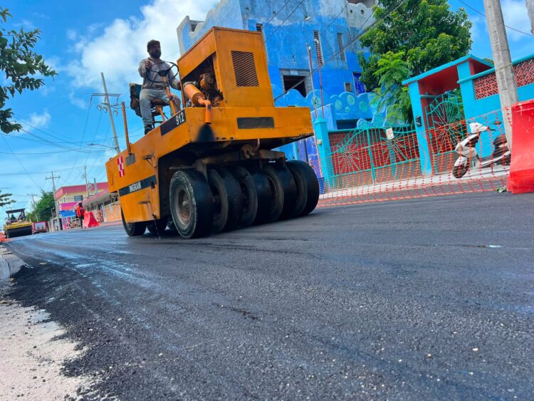 Avanza pavimentación de la Prolongación Rueda Medina en Isla Mujeres