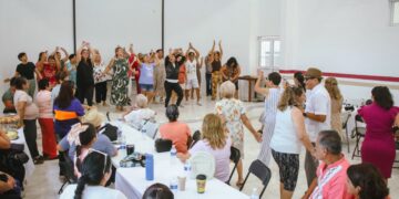 Baile, sonrisa y tradición; Playa del Carmen rinde homenaje a sus adultos mayores