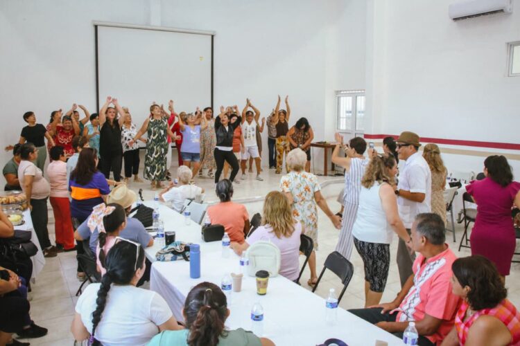 Baile, sonrisa y tradición; Playa del Carmen rinde homenaje a sus adultos mayores
