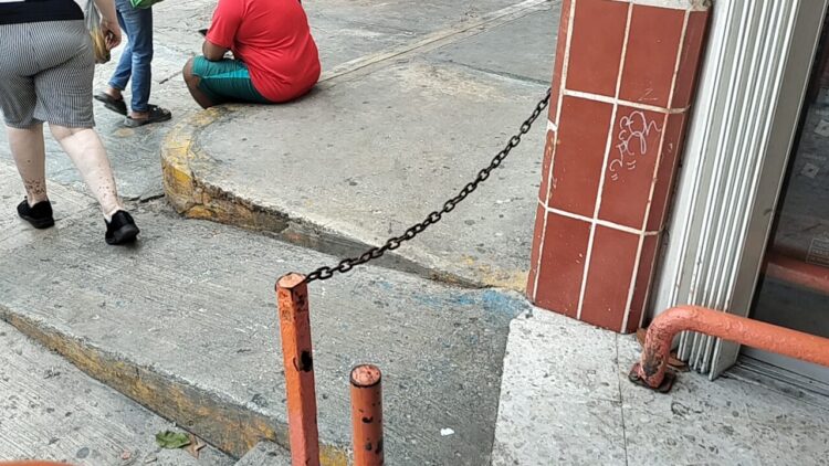 Chedraui en Cancún vuelve a cerrar accesos para personas con discapacidad