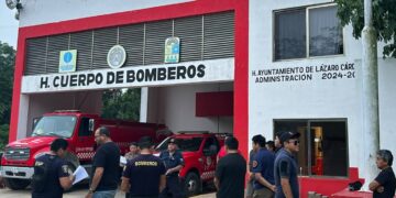 Con escolta policiaca, destituyen a director de Bomberos de Lázaro Cárdenas