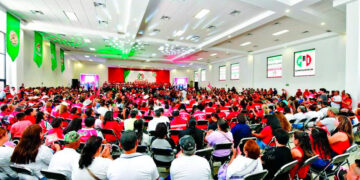 Desbandada histórica; el PRI colapsa y Morena arrasa con militancia