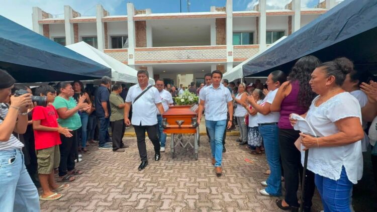 Despiden a Paoly Perera con doble homenaje en Felipe Carrillo Puerto