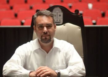 Discriminatoria, propuesta de prohibir doble nacionalidad en cargos ejecutivos: Alonso Velasco