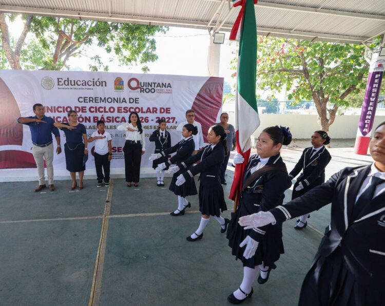 Emotivo regreso a clases; Blanca Merari da la bienvenida a miles de niñas y niños