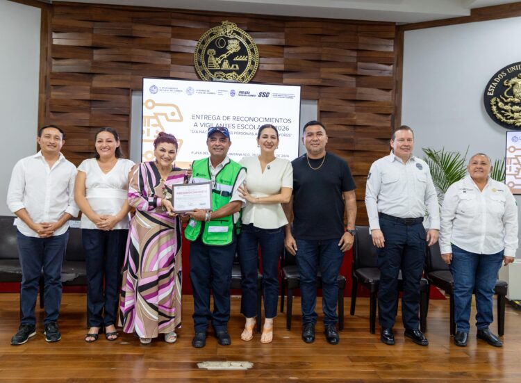 Estefanía Mercado destaca labor y compromiso de los Vigilantes Escolares de Playa del Carmen